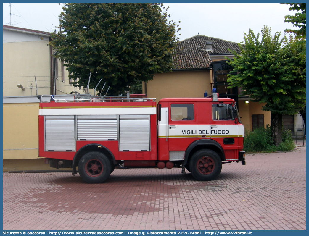 VF 11841
Corpo Nazionale Vigili del Fuoco
Iveco/OM 160
Allestitore Baribbi S.p.A.
Parole chiave: VVF;V.V.F.;Corpo;Nazionale;Vigili;del;Fuoco;AutoPompaSerbatoio;APS;A.P.S.;Iveco;OM;160;Baribbi