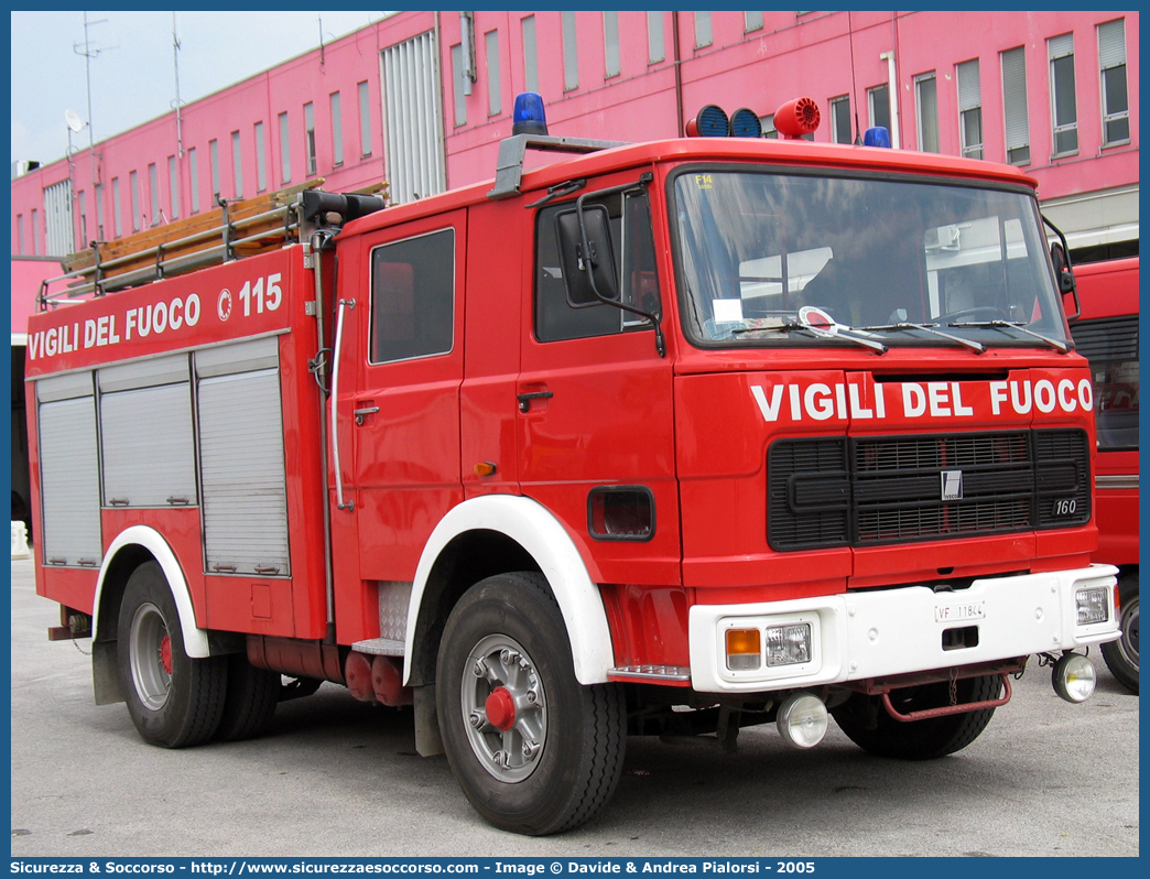 VF 11844
Corpo Nazionale Vigili del Fuoco
Iveco/OM 160
Allestitore Baribbi S.p.A.
Parole chiave: VVF;V.V.F.;Corpo;Nazionale;Vigili;del;Fuoco;AutoPompaSerbatoio;APS;A.P.S.;Iveco;OM;160;Baribbi