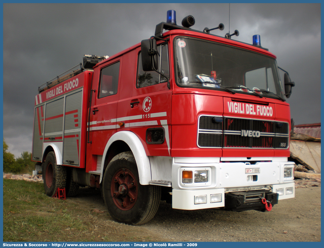 VF 11996
Corpo Nazionale Vigili del Fuoco
Iveco/OM 160
Allestitore Baribbi S.p.A.
Ricondizionato BAI S.r.l.
Parole chiave: VVF;V.V.F.;Corpo;Nazionale;Vigili;del;Fuoco;AutoPompaSerbatoio;APS;A.P.S.;Iveco;OM;160;Baribbi