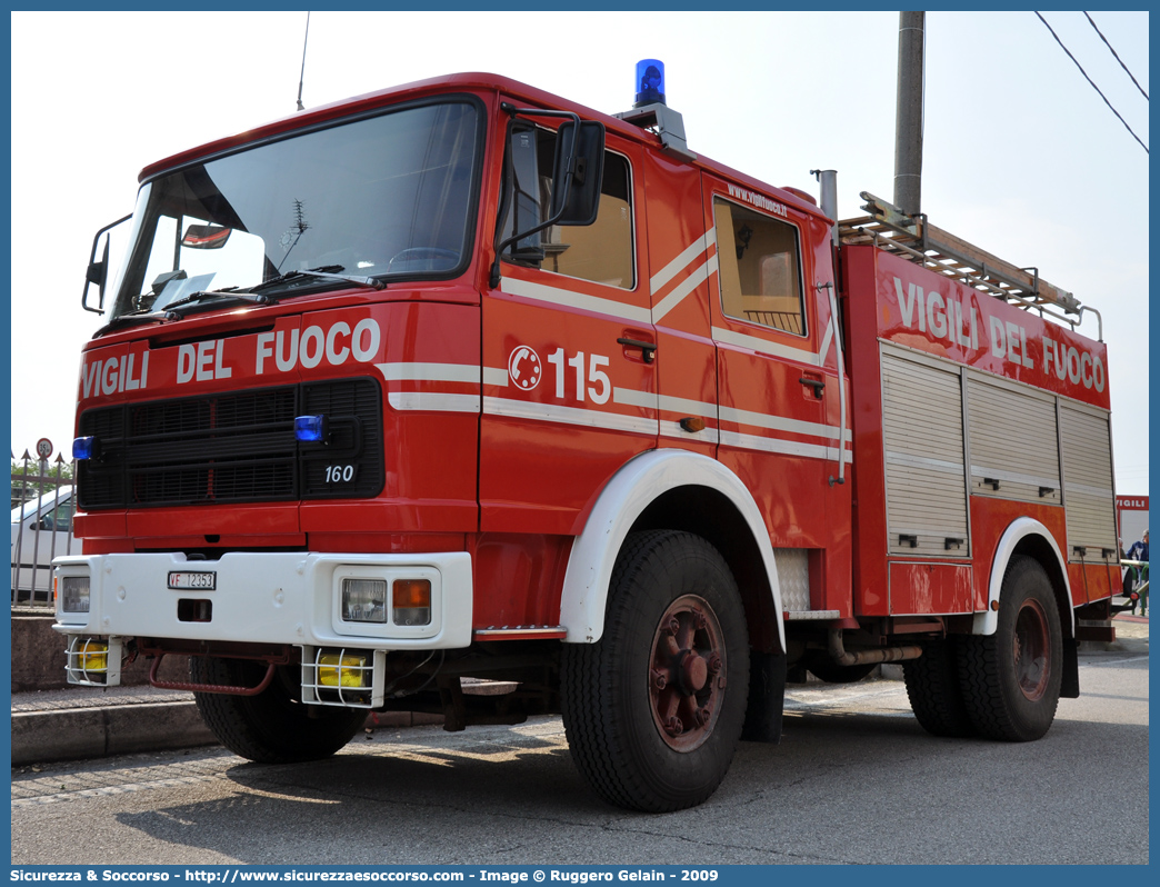 VF 12353
Corpo Nazionale Vigili del Fuoco
Iveco/OM 160
Allestitore Baribbi S.p.A.
Parole chiave: VVF;V.V.F.;Corpo;Nazionale;Vigili;del;Fuoco;AutoPompaSerbatoio;APS;A.P.S.;Iveco;OM;160;Baribbi