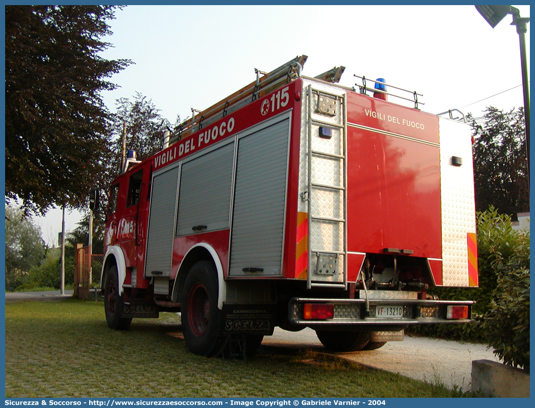 VF 13210
Corpo Nazionale Vigili del Fuoco
Iveco/OM 160
Allestitore Baribbi S.p.A.
Ricondizionato Scelza S.n.c.
Parole chiave: VVF;V.V.F.;Corpo;Nazionale;Vigili;del;Fuoco;AutoPompaSerbatoio;APS;A.P.S.;Iveco;OM;160;Baribbi