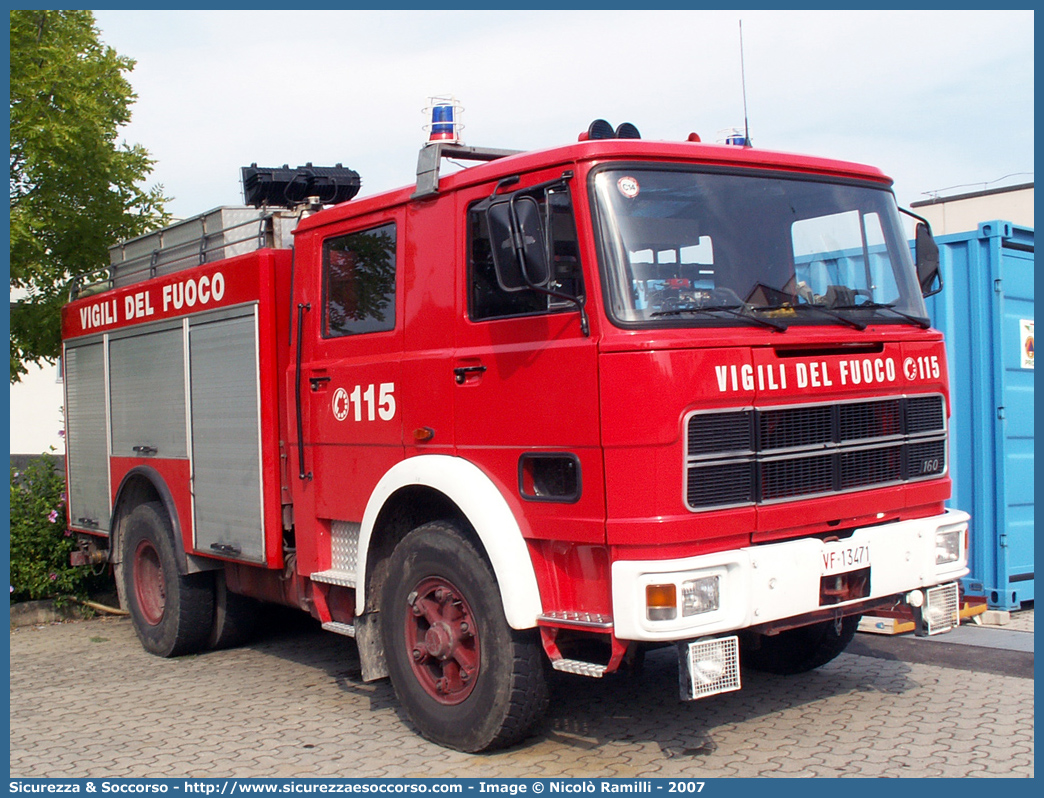 VF 13471
Corpo Nazionale Vigili del Fuoco
Iveco/OM 160
Allestitore Baribbi S.p.A.
Ricondizionato BAI S.r.l.
Parole chiave: VVF;V.V.F.;Corpo;Nazionale;Vigili;del;Fuoco;AutoPompaSerbatoio;APS;A.P.S.;Iveco;OM;160;Baribbi