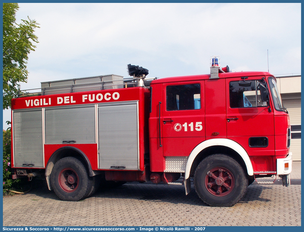 VF 13471
Corpo Nazionale Vigili del Fuoco
Iveco/OM 160
Allestitore Baribbi S.p.A.
Ricondizionato BAI S.r.l.
Parole chiave: VVF;V.V.F.;Corpo;Nazionale;Vigili;del;Fuoco;AutoPompaSerbatoio;APS;A.P.S.;Iveco;OM;160;Baribbi