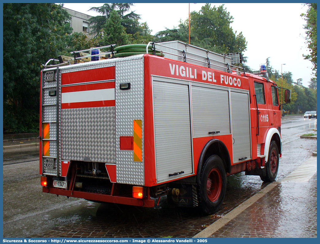 VF 13471
Corpo Nazionale Vigili del Fuoco
Iveco/OM 160
Allestitore Baribbi S.p.A.
Ricondizionato BAI S.r.l.
Parole chiave: VVF;V.V.F.;Corpo;Nazionale;Vigili;del;Fuoco;AutoPompaSerbatoio;APS;A.P.S.;Iveco;OM;160;Baribbi