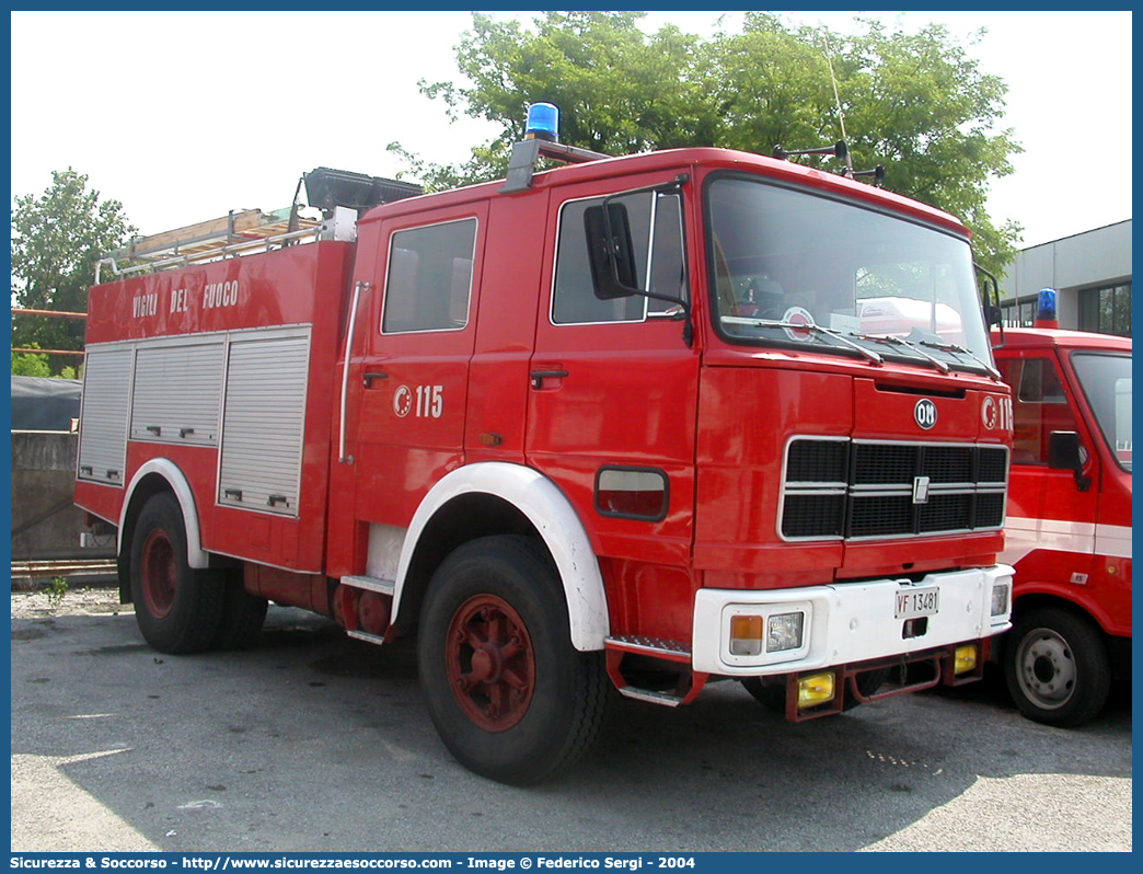 VF 13481
Corpo Nazionale Vigili del Fuoco
Iveco/OM 160
Allestitore Baribbi S.p.A.
Parole chiave: VVF;V.V.F.;Corpo;Nazionale;Vigili;del;Fuoco;AutoPompaSerbatoio;APS;A.P.S.;Iveco;OM;160;Baribbi