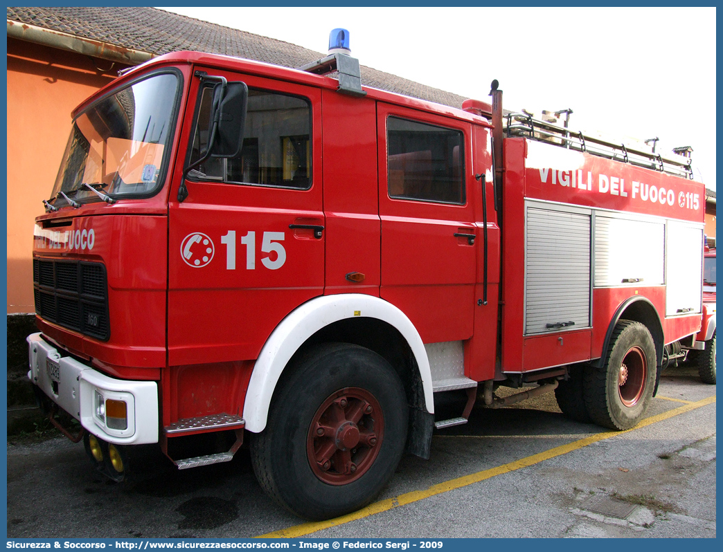 VF 13489
Corpo Nazionale Vigili del Fuoco
Iveco/OM 160
Allestitore Baribbi S.p.A.
Parole chiave: VVF;V.V.F.;Corpo;Nazionale;Vigili;del;Fuoco;AutoPompaSerbatoio;APS;A.P.S.;Iveco;OM;160;Baribbi