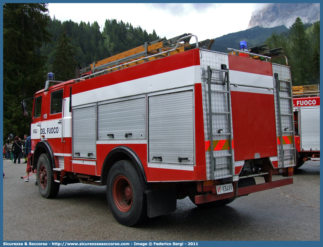 VF 13491
Corpo Nazionale Vigili del Fuoco
Iveco/OM 160
Allestitore Baribbi S.p.A.
Parole chiave: VVF;V.V.F.;Corpo;Nazionale;Vigili;del;Fuoco;AutoPompaSerbatoio;APS;A.P.S.;Iveco;OM;160;Baribbi