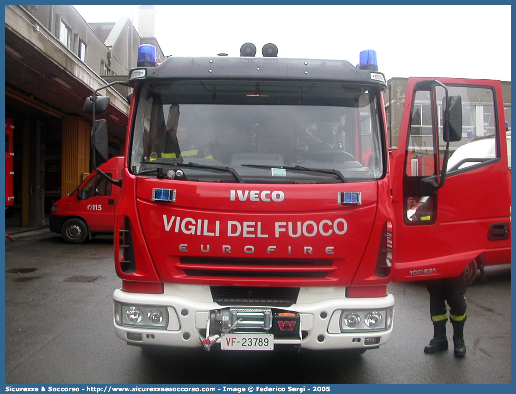 VF 23789
Corpo Nazionale Vigili del Fuoco
Iveco EuroCargo100E21 II serie
Allestitore Scelza S.n.c.
Parole chiave: VVF;V.V.F.;Corpo;Nazionale;Vigili;del;Fuoco;AutoPompaSerbatoio;APS;AutoPompa;Iveco;Scelza;EuroFire;100E21