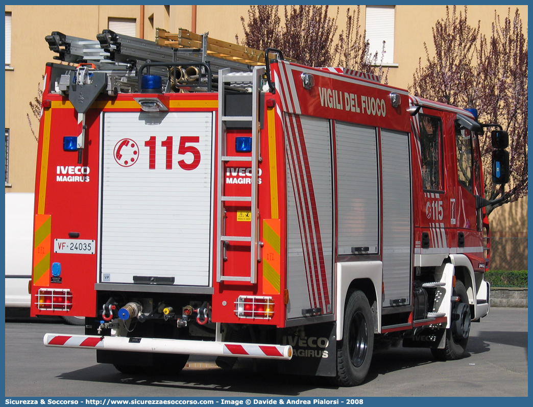 VF 24035
Corpo Nazionale Vigili del Fuoco
Iveco Magirus EuroFire
100E21 II serie
Parole chiave: VVF;V.V.F.;Corpo;Nazionale;Vigili;del;Fuoco;AutoPompaSerbatoio;APS;AutoPompa;Iveco;Magirus;EuroFire;100E21