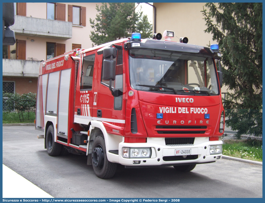 VF 24035
Corpo Nazionale Vigili del Fuoco
Iveco Magirus EuroFire
100E21 II serie
Parole chiave: VVF;V.V.F.;Corpo;Nazionale;Vigili;del;Fuoco;AutoPompaSerbatoio;APS;AutoPompa;Iveco;Magirus;EuroFire;100E21