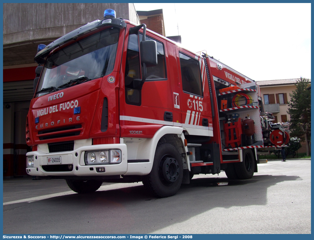 VF 24035
Corpo Nazionale Vigili del Fuoco
Iveco Magirus EuroFire
100E21 II serie
Parole chiave: VVF;V.V.F.;Corpo;Nazionale;Vigili;del;Fuoco;AutoPompaSerbatoio;APS;AutoPompa;Iveco;Magirus;EuroFire;100E21