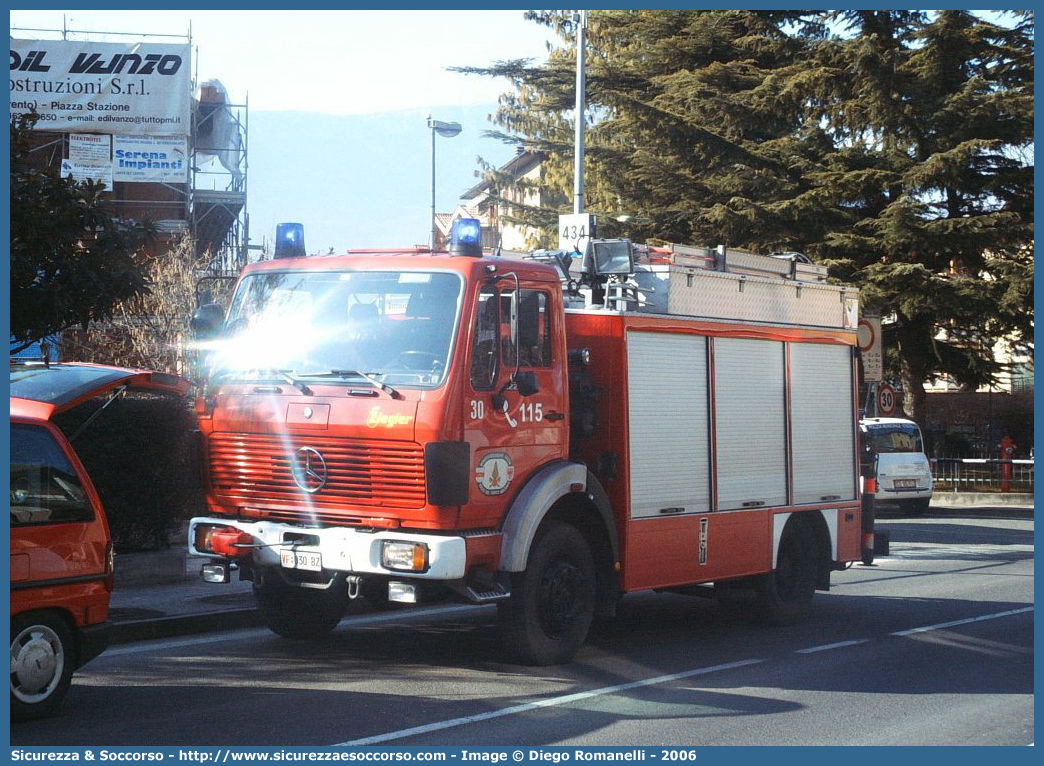 VF 030 BZ 
Corpo Permanente dei Vigili del Fuoco Bolzano
Berufsfeuerwehr Bozen
Mercedes-Benz 1225
Allestitore Ziegler Italiana GmbH
Parole chiave: VF;VFV;V.F.;V.F.V.;Vigili;Fuoco;Corpo;Permanente;Berufsfeuerwehr;Bolzano;Bozen;polisoccorso;Mercedes;Benz;1120