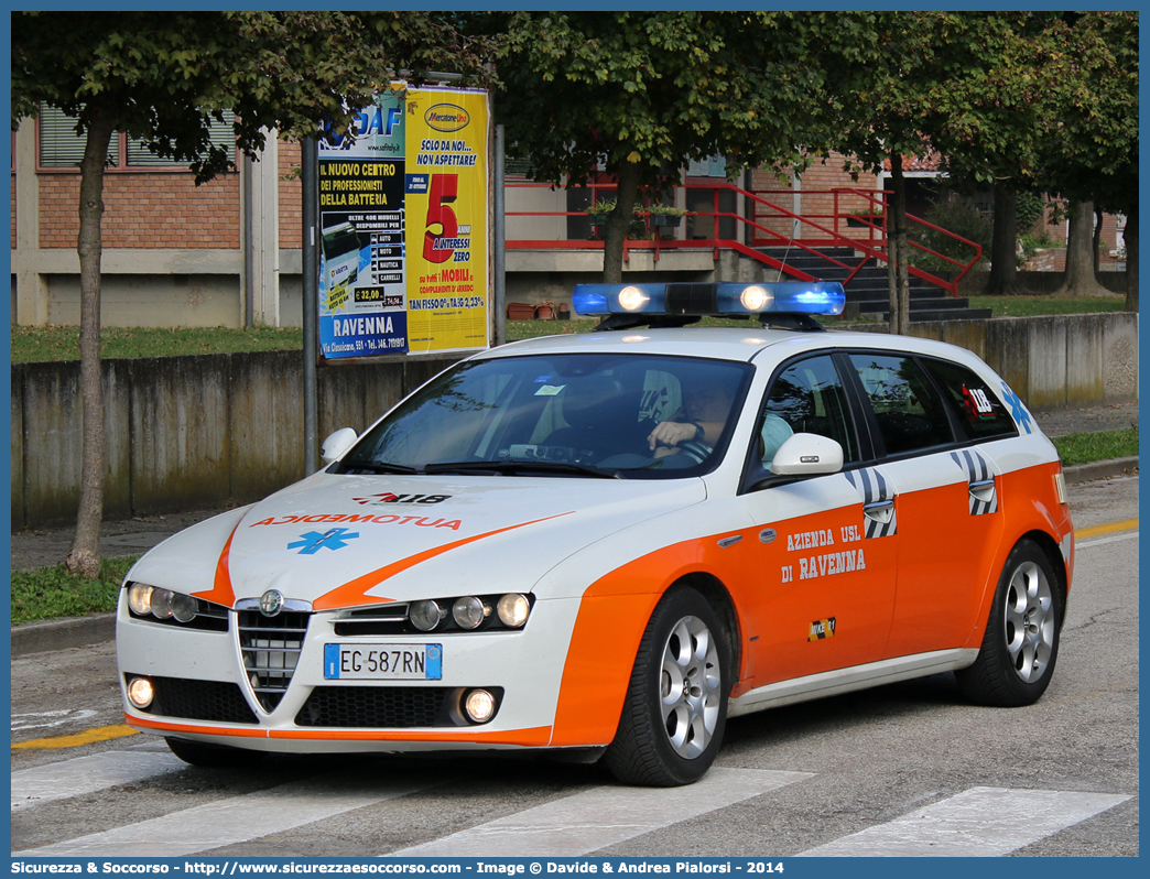 MIKE 01
118 Romagna Soccorso
Ambito Territoriale di Ravenna
Alfa Romeo 159 Sportwagon
Allestitore Vision S.r.l.
(II variante)
Parole chiave: Alfa Romeo;159;Sportwagon;118;Romagna;Ravenna;Soccorso;Automedica;Automedicalizzata;Auto Medica;Auto Medicalizzata;Vision