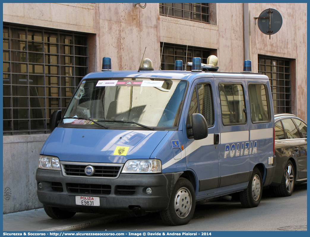 Polizia E9831
Polizia di Stato
Polizia Stradale
Fiat Ducato II serie restyling
Parole chiave: Polizia;Stato;Polizia di Stato;Stradale;Fiat;Ducato;E9831