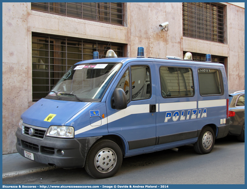 Polizia E9831
Polizia di Stato
Polizia Stradale
Fiat Ducato II serie restyling
Parole chiave: Polizia;Stato;Polizia di Stato;Stradale;Fiat;Ducato;E9831