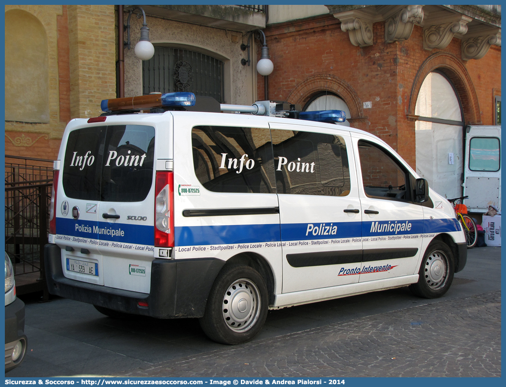 Polizia Locale YA539AE
Polizia Municipale
Unione Comuni della Bassa Romagna
Fiat Scudo IV serie
Allestitore Bertazzoni S.r.l.
Parole chiave: Polizia;Locale;Municipale;Bassa Romagna;Alfonsine;Bagnacavallo;Bagnara di Romagna;Conselice;Cotignola;Fusignano;Lugo;Massa Lombarda;Sant&#039;Agata sul Santerno;Sant Agata sul Santerno;Fiat;Scudo;Bertazzoni