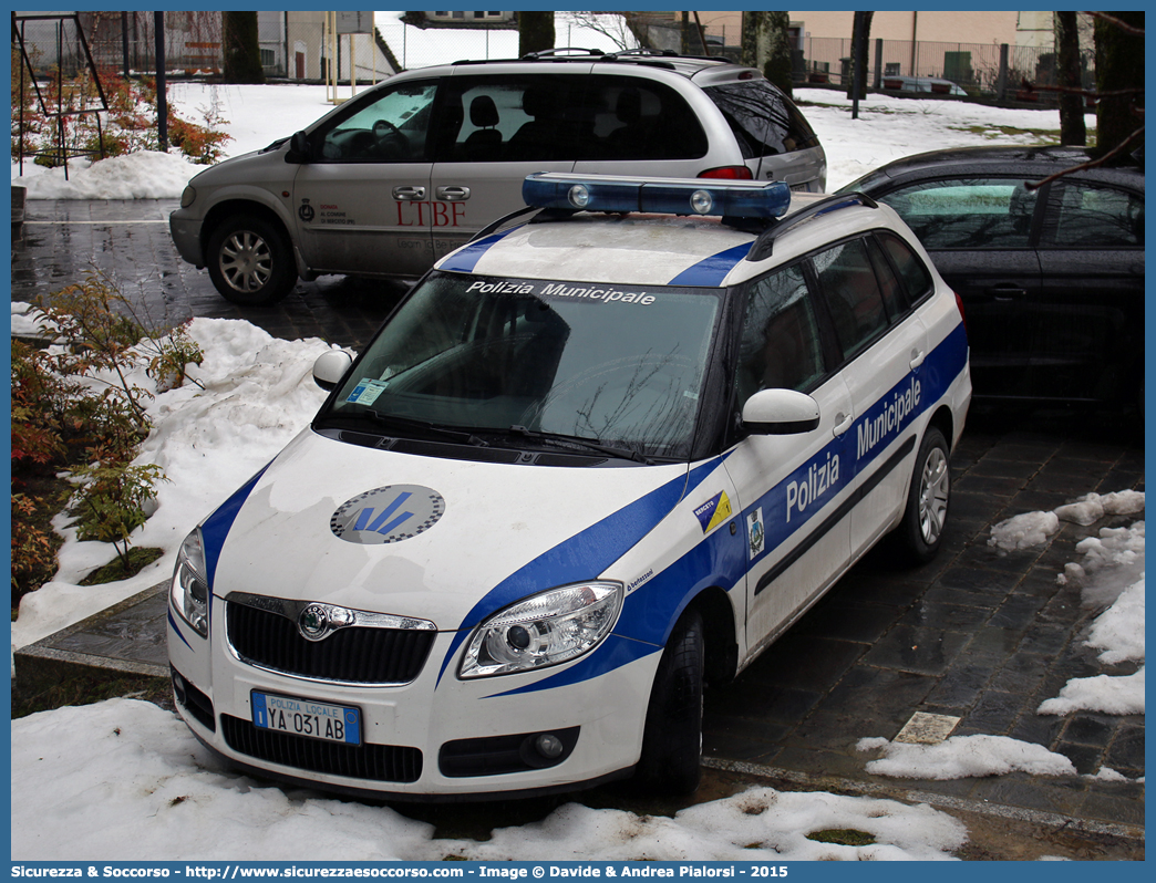 Polizia Locale YA031AB
Polizia Municipale
Comune di Berceto
Skoda Fabia Wagon II serie
Allestitore Bertazzoni S.r.l.
Parole chiave: Polizia;Locale;Municipale;Berceto;Skoda;Fabia;Bertazzoni