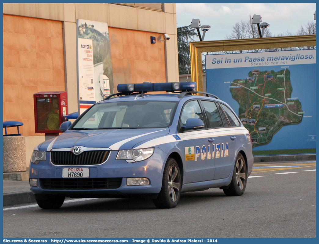 Polizia H7690
Polizia di Stato
Polizia Stradale
Autostrada del Brennero S.p.A.
Skoda Superb Wagon II serie
Allestitore Focaccia Group S.r.l. Group
Parole chiave: PS;P.S.;Polizia;di;Stato;Stradale;Autostrada;del;Brennero;Brenneroautobahn A.G.;Skoda;Superb;Wagon;Focaccia