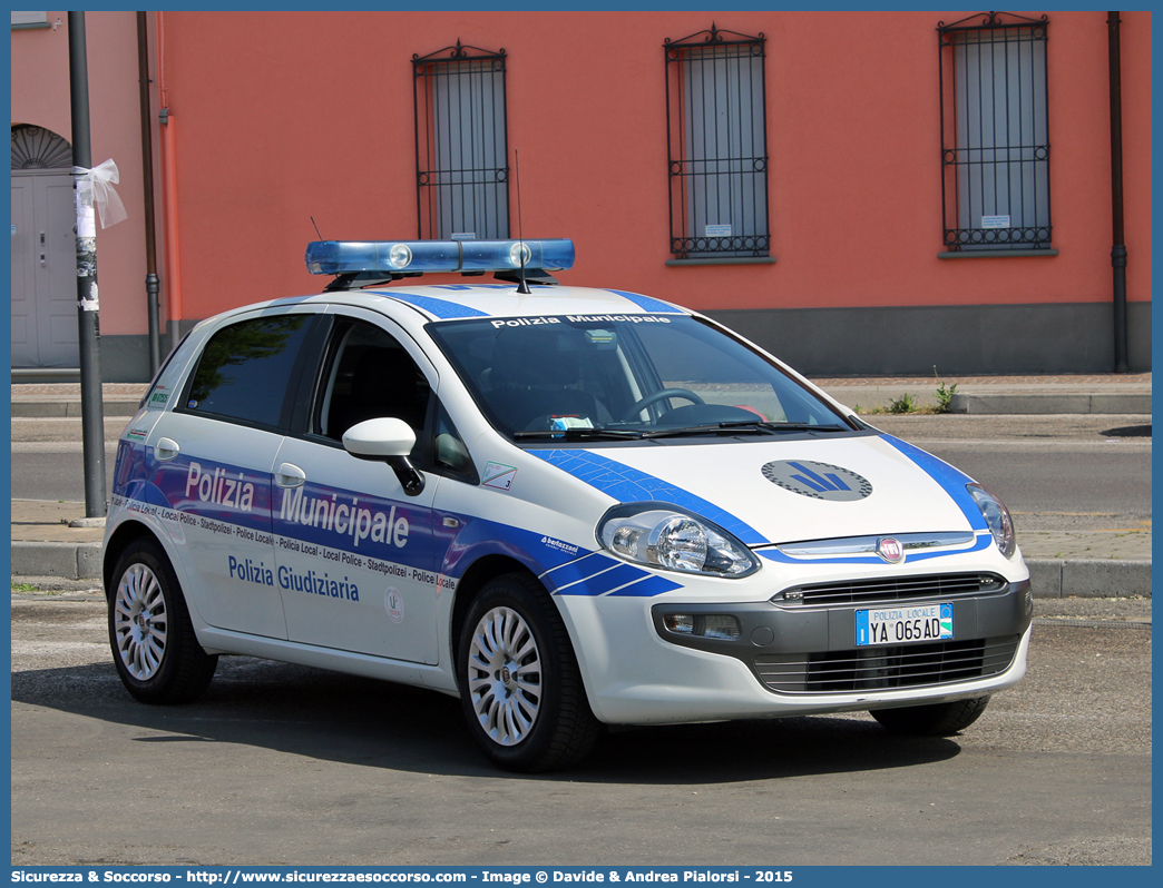 Polizia Locale YA065AD
Polizia Municipale
Unione Comuni della Bassa Romagna
Fiat Punto Evo
Allestitore Bertazzoni S.r.l.
Parole chiave: Polizia;Locale;Municipale;Bassa Romagna;Alfonsine;Bagnacavallo;Bagnara di Romagna;Conselice;Cotignola;Fusignano;Lugo;Massa Lombarda;Sant&#039;Agata sul Santerno;Sant Agata sul Santerno;Fiat;Punto;Evo;Bertazzoni