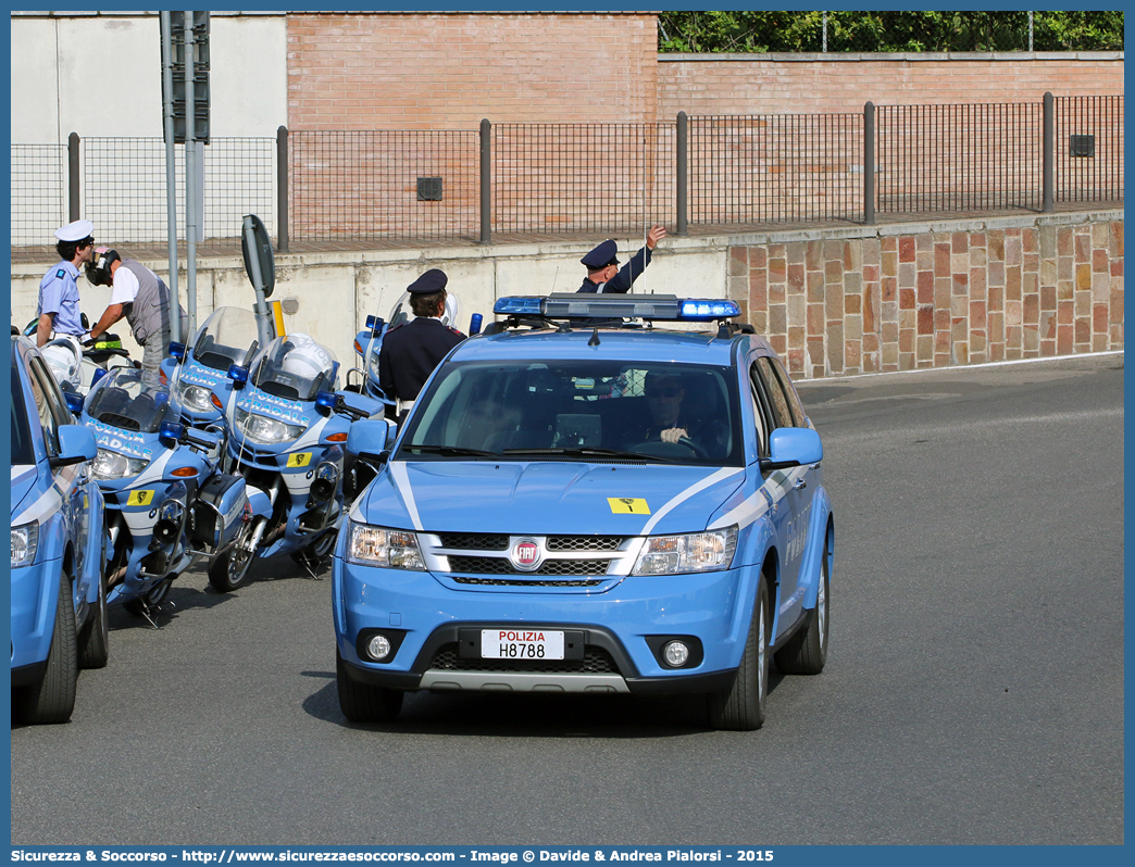 Polizia H8788
Polizia di Stato
Polizia Stradale
Fiat Freemont
Parole chiave: PS;P.S.;Polizia;di;Stato;Pubblica;Sicurezza;Stradale;Fiat;Freemont;H8788