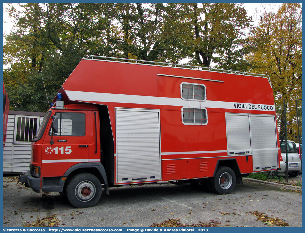 VF 15124
Corpo Nazionale Vigili del Fuoco
Iveco 95-14
Allestitore Baribbi S.p.A.
Parole chiave: VVF;V.V.F.;Corpo;Nazionale;Vigili;del;Fuoco;Polilogistici;Polilogistico;Iveco;95-14;95;14;Baribbi