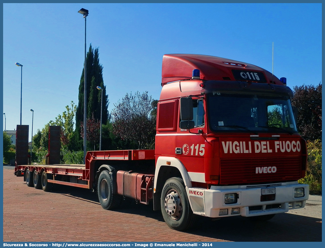 VF 19921
Corpo Nazionale Vigili del Fuoco
Iveco 190-48
Parole chiave: VF;V.F.;VVF;V.V.F.;Corpo;Nazionale;Vigili del Fuoco;Iveco;190-48;190;48