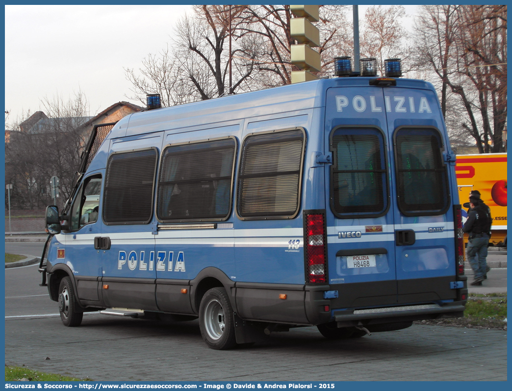 Polizia H8468
Polizia di Stato
Reparto Mobile
Iveco Daily 50C17 V serie
Allestitore Sperotto S.p.A.
Parole chiave: PS;P.S.;Polizia;Polizia di Stato;Reparto Mobile;Ordine Pubblico;Iveco;Daily;Sperotto