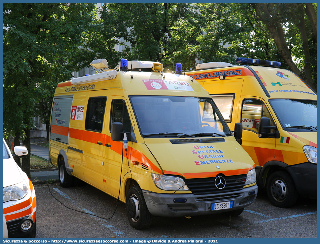 -
118 Agenzia Regionale Emergenza Urgenza
Regione Lombardia
Mercedes Benz Sprinter 416 I serie restyling
Allestitore BAI S.r.l.
Parole chiave: 118;AREU;A.R.E.U.;S.S.U.Em.;SSUEm;Lombardia;Mercedes Benz;Sprinter;USGE;U.S.G.E.;Grandi Emergenze;Maxiemergenza;Maxiemergenze;Maxi Emergenza;Maxi Emergenze;BAI Tecnica