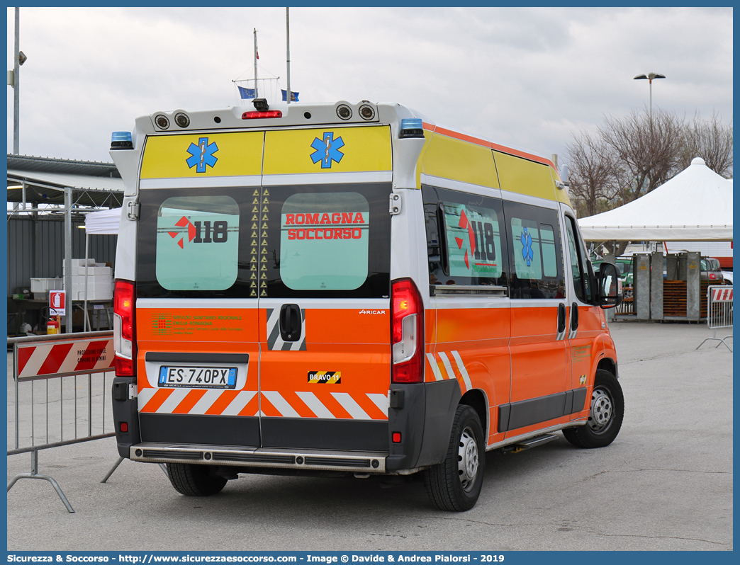 BRAVO 11
118 Romagna Soccorso
Ambito Territoriale di Rimini
Fiat Ducato III serie restyling
Allestitore Aricar S.p.A.
Parole chiave: 118;Romagna;Soccorso;Rimini;Ambulanza;Fiat;Ducato;X290;Aricar