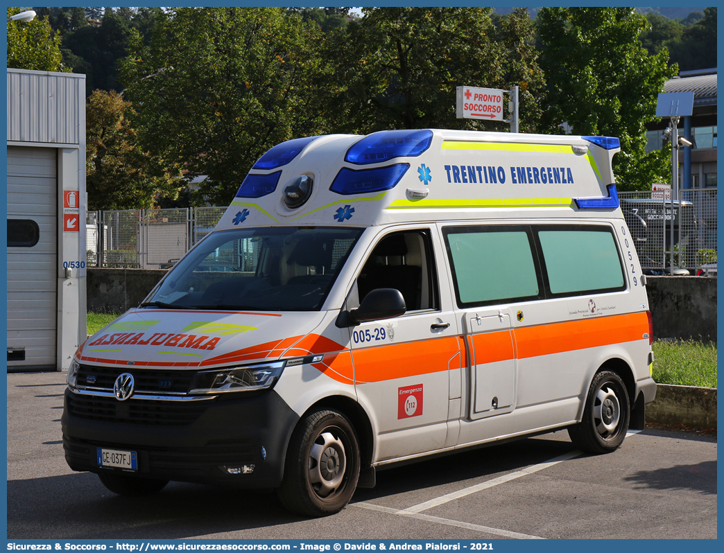 005-29
118 Trentino Emergenza
Volkswagen Transporter T6.1
Allestitore EDM S.r.l.
Parole chiave: 118;Trento;Trentino;Emergenza;Ambulanza;Autoambulanza;Volkswagen;Transporter;T6.1;T 6;EDM