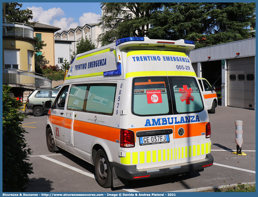 005-29
118 Trentino Emergenza
Volkswagen Transporter T6.1
Allestitore EDM S.r.l.
Parole chiave: 118;Trento;Trentino;Emergenza;Ambulanza;Autoambulanza;Volkswagen;Transporter;T6.1;T 6;EDM