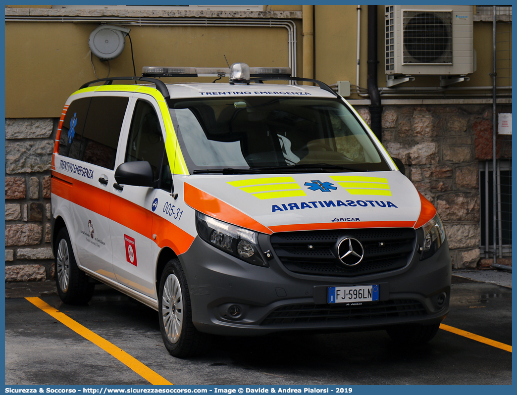 005-31
118 Trentino Emergenza
Mercedes Benz Classe V 4x4 III serie
Allestitore Aricar S.p.A.
(variante)
Parole chiave: 118;Trentino;Emergenza;Trento;Automedica;Auto Medica;Automedicalizzata;Auto Medicalizzata;Autosanitaria;Auto Sanitaria;Mercedes Benz;Classe V;Vito;4x4;4 x 4;Aricar