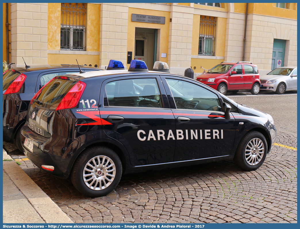 AM CR379
Arma dei Carabinieri
Reparto Carabinieri presso l'Aeronautica Militare
Fiat Punto IV serie
Parole chiave: AM;A.M.;CC;C.C.;Arma;Carabinieri;Aeronautica;Militare;Fiat;Punto