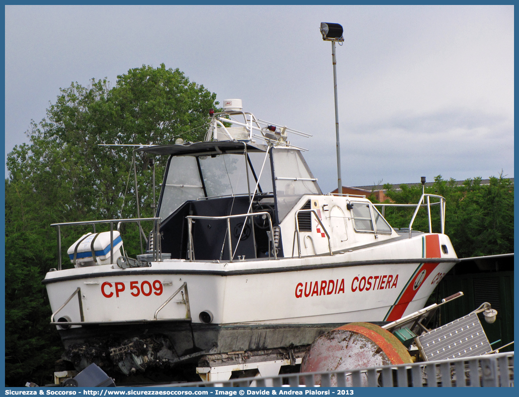 CP 509
Corpo delle Capitanerie di Porto
Guardia Costiera
Vedetta Costiera Classe 506
Parole chiave: Guardia;Costiera;Capitaneria;Capitanerie;Porto;Vedetta;Vedette;Costiera;Costiere;Classe;506;CP;C.P.;G.C.;GC;CP509;CP 509