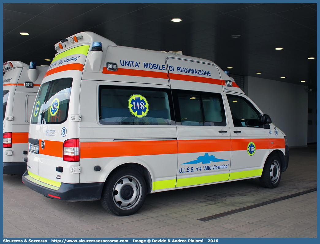 8
SUEM 118 Alto Vicentino
Azienda ULSS 7 - Pedemontana
Santorso
Volkswagen Transporter T5 restyling
Allestitore Mariani Fratelli S.r.l.
Parole chiave: 118;SUEM;S.U.E.M.;Alto;Vicentino;Vicenza;Ambulanza;Autoambulanza;Volkswagen;Transporter;T5;Mariani Fratelli