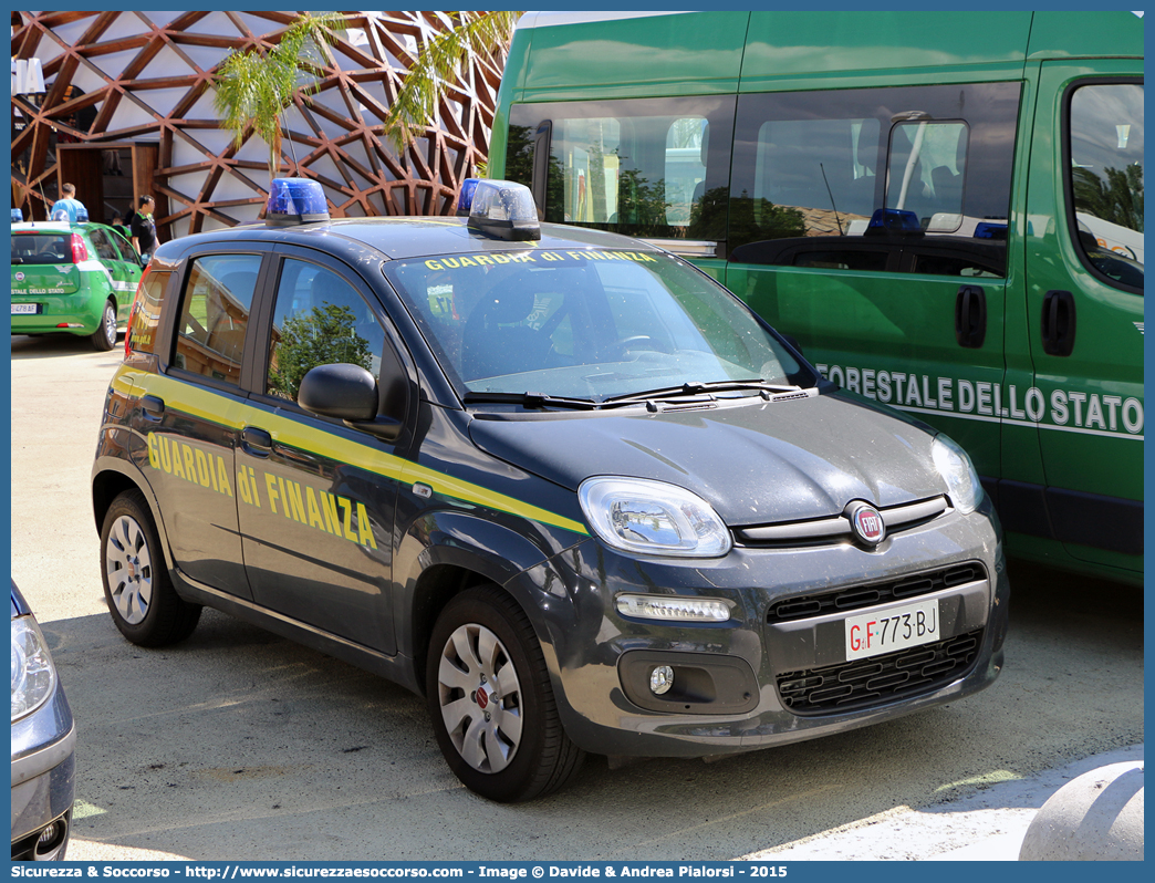 GdiF 773BJ
Guardia di Finanza
Fiat Nuova Panda II serie
Parole chiave: GdiF;G.D.F.;GDF;Guardia;di;Finanza;Fiat;Nuova;Panda