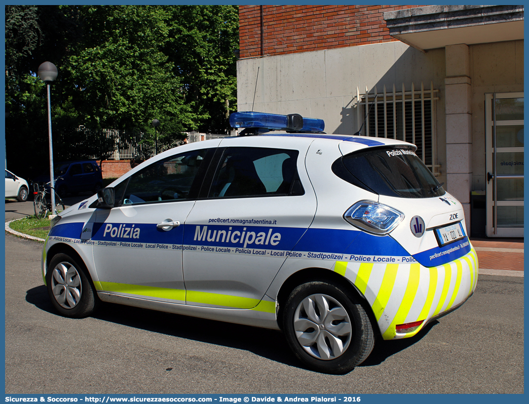 Polizia Locale YA020AL
Polizia Municipale
Unione Comuni
della Romagna Faentina
Renault Zoe
Allestitore Focaccia Group S.r.l.
Parole chiave: Polizia;Locale;Municipale;Unione;Romagna;Faentina;Faenza;Brisighella;Casola Valsenio;Castel Bolognese;Riolo Terme;Solarolo;Renault;Zoe;Focaccia