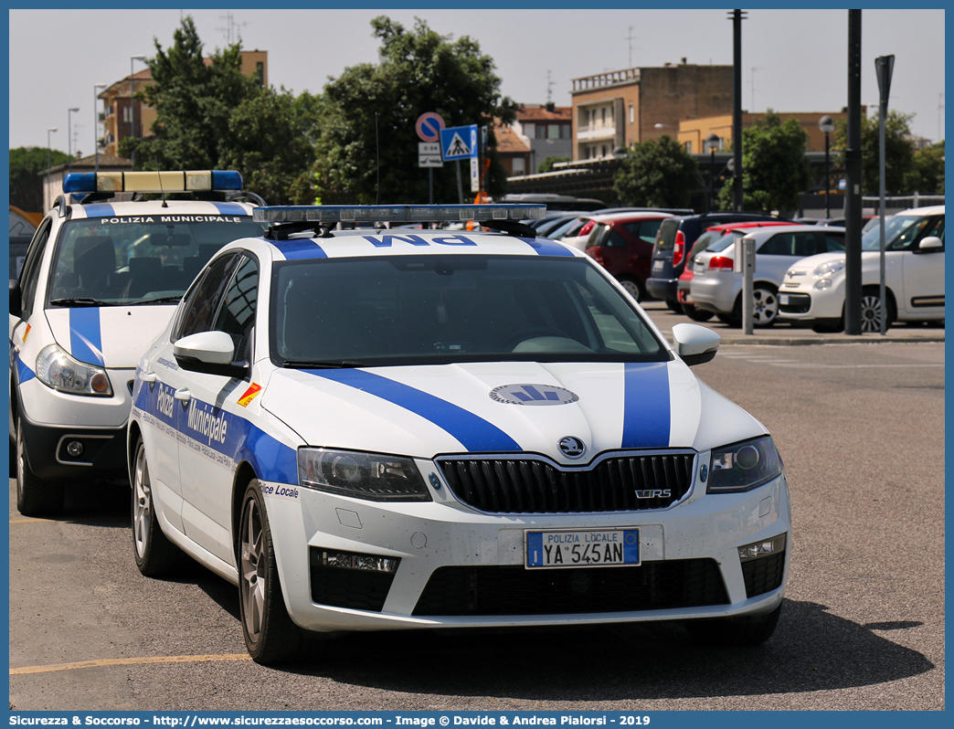 Polizia Locale YA545AN
Polizia Municipale
Comune di Ravenna
Skoda Octavia RS IV serie
Allestitore Focaccia Group S.r.l.
Parole chiave: Polizia;Locale;Municipale;Ravenna;Skoda;Octavia;RS;Focaccia