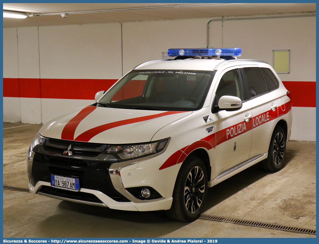 Polizia Locale YA987AM
Polizia Locale
Corpo Intercomunale Val di Fassa
Mitsubishi Outlander PHEV
III serie restyling
Allestitore Ciabilli S.r.l.
Parole chiave: Polizia;Locale;Municipale;Val di Fassa;Moena;Soraga;Sèn Jan;Mazzin;Campitello;Canazei;Mitsubishi;Outlander;Ciabilli