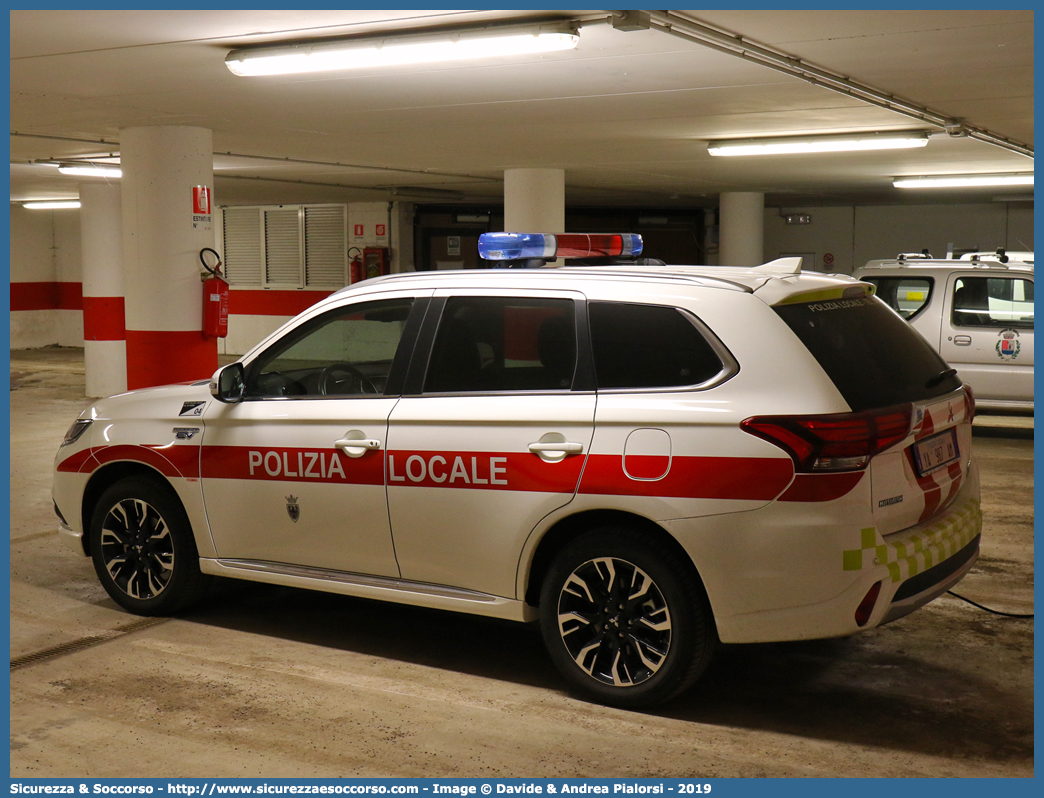 Polizia Locale YA987AM
Polizia Locale
Corpo Intercomunale Val di Fassa
Mitsubishi Outlander PHEV
III serie restyling
Allestitore Ciabilli S.r.l.
Parole chiave: Polizia;Locale;Municipale;Val di Fassa;Moena;Soraga;Sèn Jan;Mazzin;Campitello;Canazei;Mitsubishi;Outlander;Ciabilli