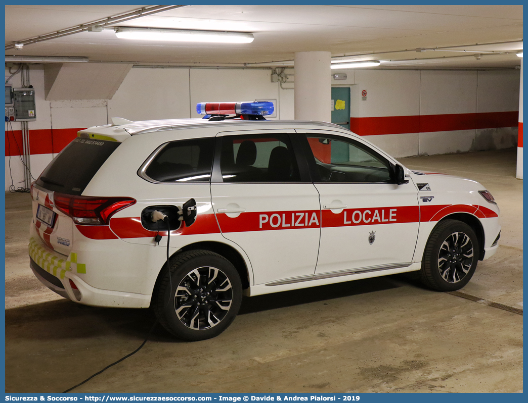 Polizia Locale YA987AM
Polizia Locale
Corpo Intercomunale Val di Fassa
Mitsubishi Outlander PHEV
III serie restyling
Allestitore Ciabilli S.r.l.
Parole chiave: Polizia;Locale;Municipale;Val di Fassa;Moena;Soraga;Sèn Jan;Mazzin;Campitello;Canazei;Mitsubishi;Outlander;Ciabilli