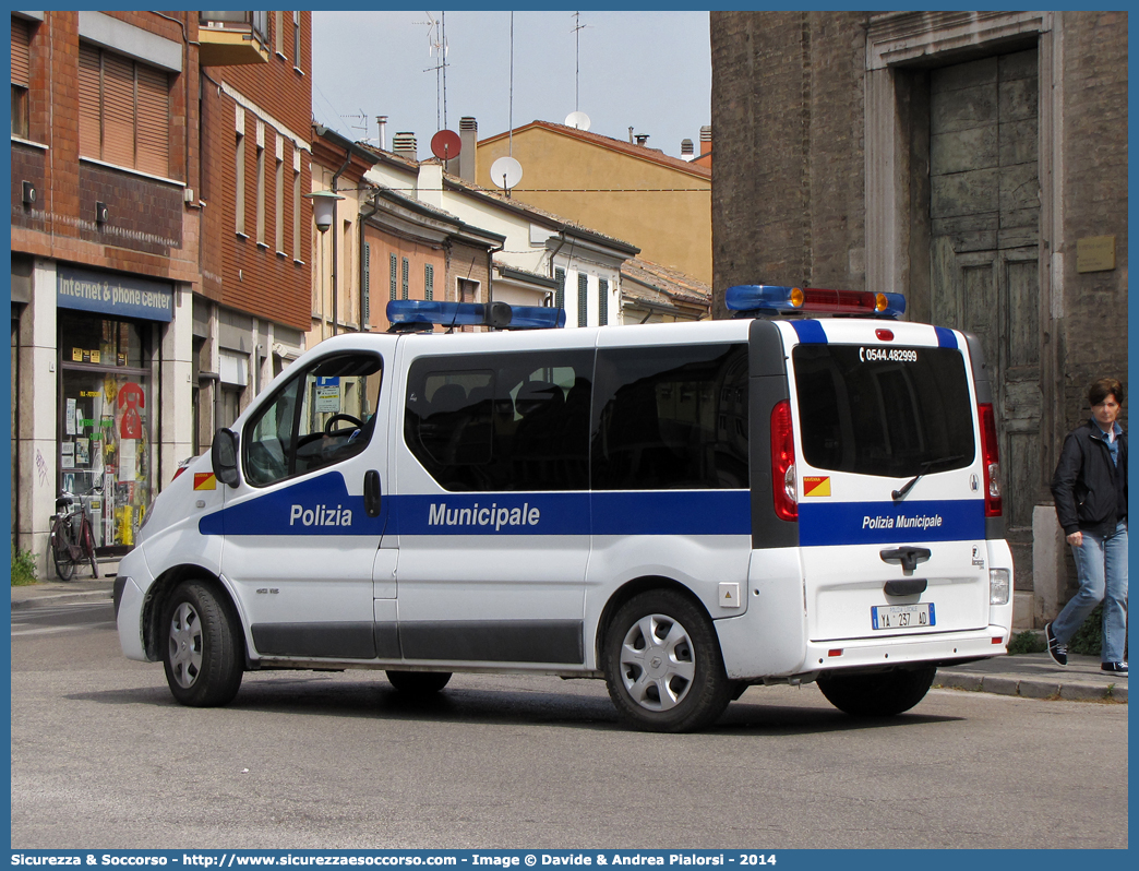 Polizia Locale YA237AD
Polizia Municipale
Comune di Ravenna
Renault Trafic III serie
Allestitore Focaccia Group S.r.l.
Parole chiave: Polizia;Locale;Municipale;Ravenna;Renault;Trafic;Focaccia