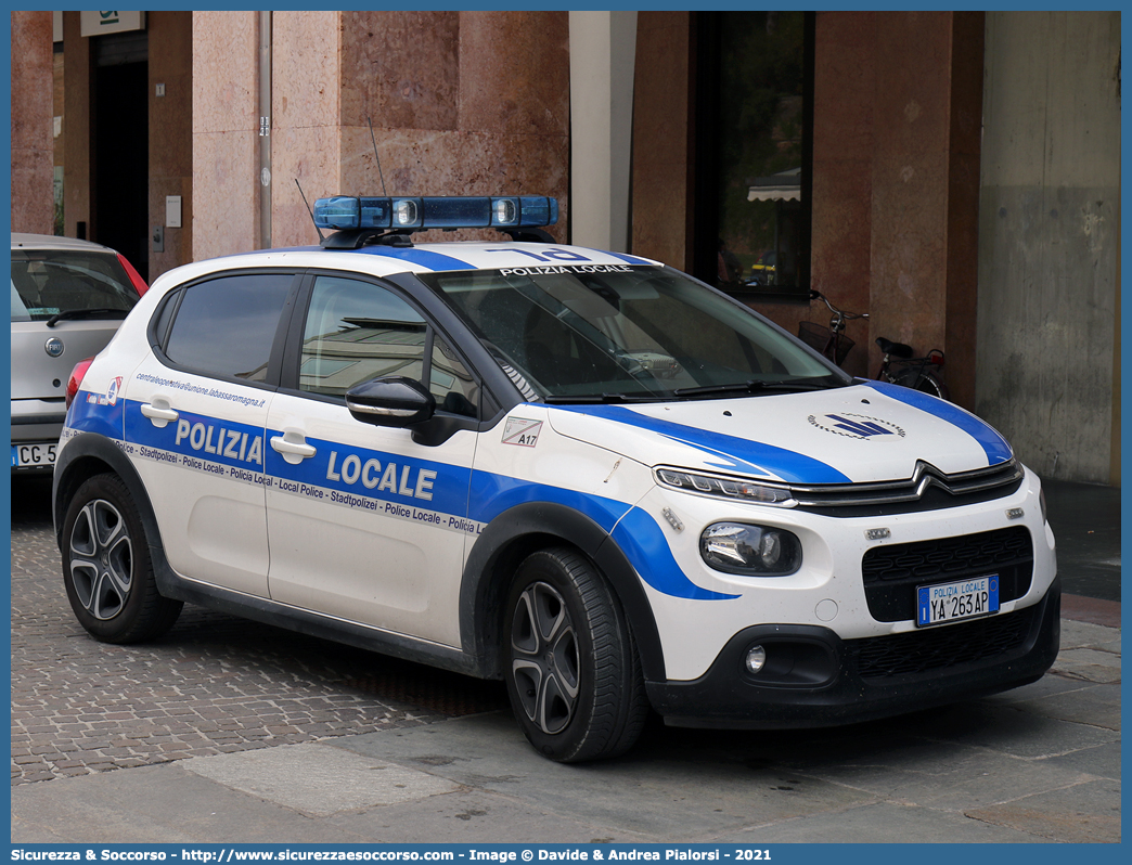 Polizia Locale YA263AP
Polizia Locale
Unione Comuni della Bassa Romagna
Citroen C3 III serie
Allestitore Focaccia Group S.r.l.
Parole chiave: Polizia;Locale;Municipale;Bassa Romagna;Alfonsine;Bagnacavallo;Bagnara di Romagna;Conselice;Cotignola;Fusignano;Lugo;Massa Lombarda;Sant;Agata sul Santerno;Sant Agata sul Santerno;Citroen;C3;Focaccia