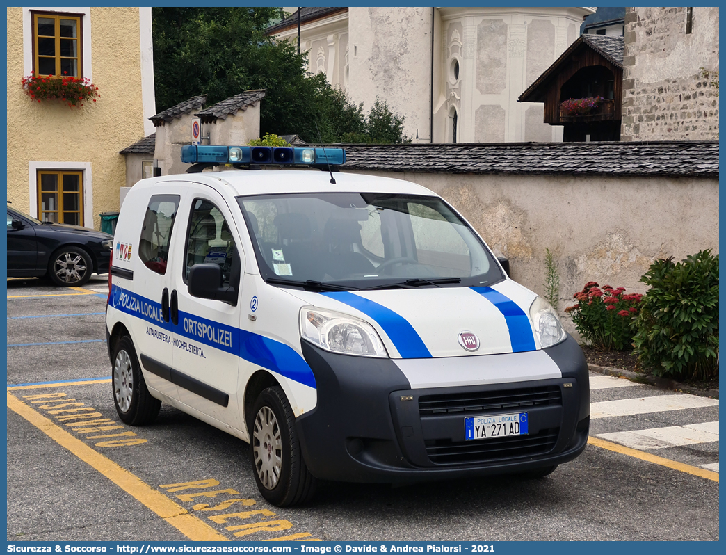 Polizia Locale YA271AD
Polizia Locale
Servizio Associato Alta Pusteria
Fiat Nuovo Fiorino Combi
Parole chiave: Polizia;Locale;Municipale;Gemeindepolizei;Alta;Pusteria;Hochpustertal;San Candido;Innichen;Sesto;Sexten;Dobbiaco;Toblach;Villabassa;Niederdorf;Fiat;Nuovo Fiorino;Combi;Qubo