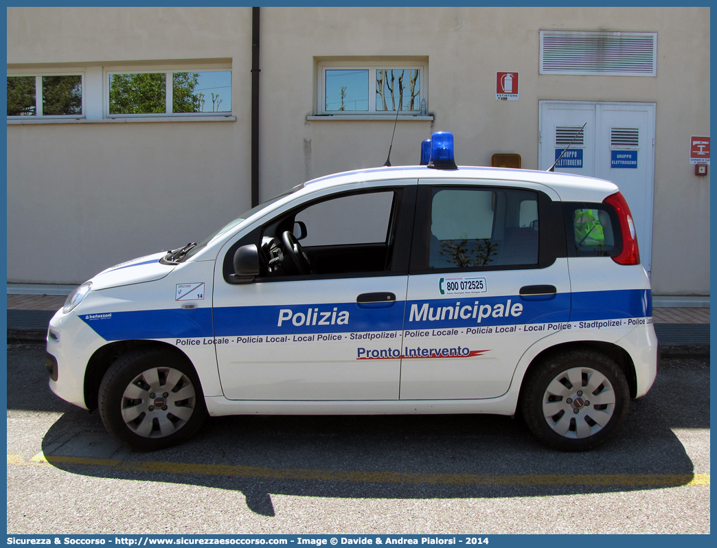 Polizia Locale YA447AH
Polizia Municipale
Unione Comuni della Bassa Romagna
Fiat Nuova Panda II serie
Allestitore Bertazzoni S.r.l.
Parole chiave: Polizia;Locale;Municipale;Bassa Romagna;Alfonsine;Bagnacavallo;Bagnara di Romagna;Conselice;Cotignola;Fusignano;Lugo;Massa Lombarda;Sant&#039;Agata sul Santerno;Sant Agata sul Santerno;Fiat;Nuova Panda;Bertazzoni