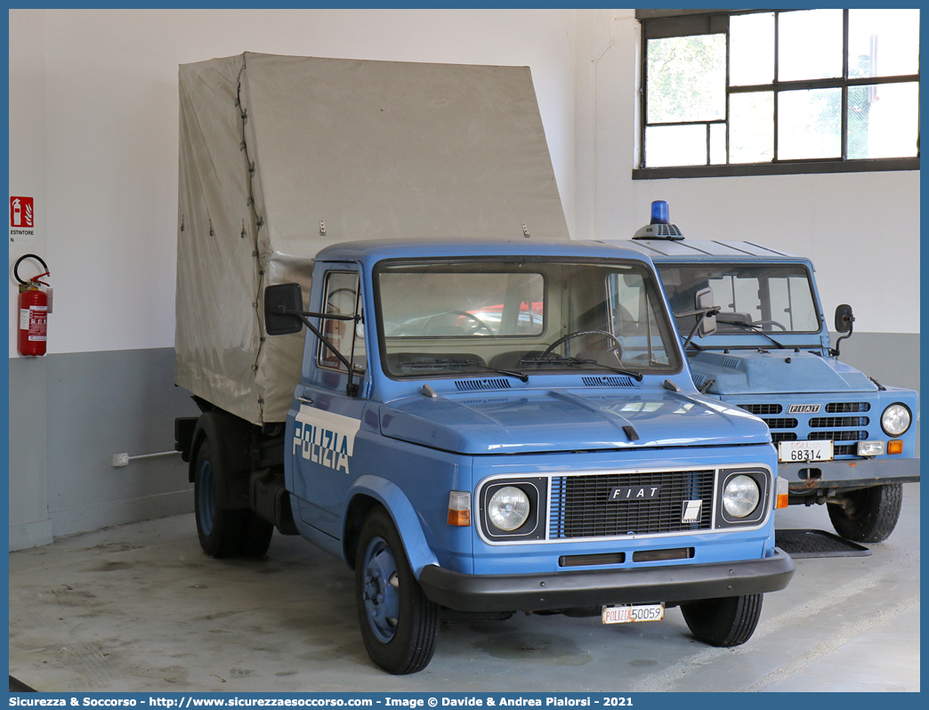 Polizia 50059
Polizia di Stato
Fiat Iveco 616
Parole chiave: Polizia di Stato;Polizia;PS;Fiat;Iveco;616