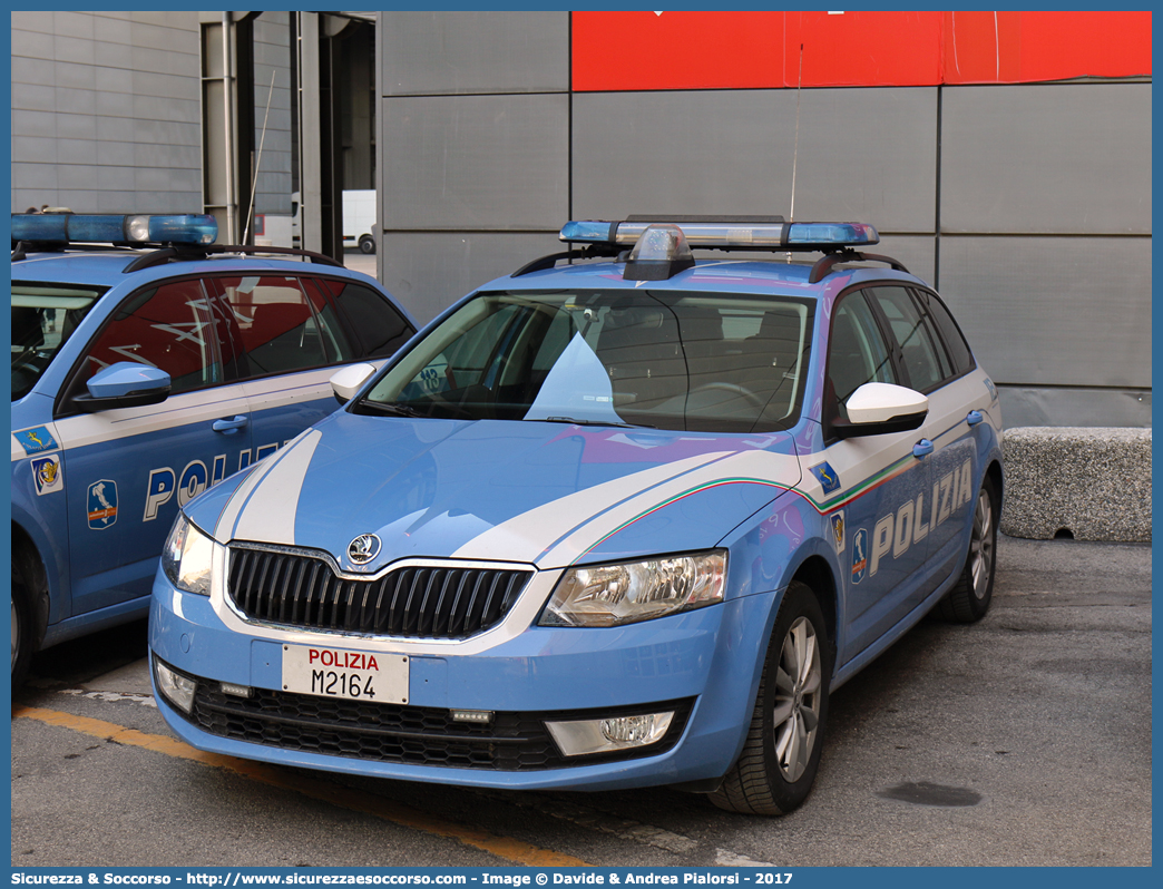 Polizia M2164
Polizia di Stato
Polizia Stradale
Autostrade per l'Italia S.p.A.
Skoda Octavia Wagon IV serie
Allestitore Focaccia Group S.r.l.
(III fornitura)
Parole chiave: Polizia di Stato;Polizia Stradale;Autostrade per Italia S.p.A.;Autostrade S.p.A.;Autostrade;Italia;Skoda;Octavia;Wagon;Station;SW;S.W.;Focaccia