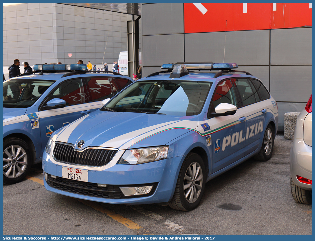 Polizia M2164
Polizia di Stato
Polizia Stradale
Autostrade per l'Italia S.p.A.
Skoda Octavia Wagon IV serie
Allestitore Focaccia Group S.r.l.
(III fornitura)
Parole chiave: Polizia di Stato;Polizia Stradale;Autostrade per Italia S.p.A.;Autostrade S.p.A.;Autostrade;Italia;Skoda;Octavia;Wagon;Station;SW;S.W.;Focaccia