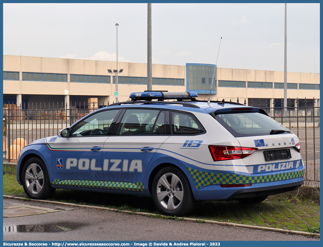 -

Polizia di Stato
Polizia Stradale
Autostrade per l'Italia S.p.A.
Skoda Superb Wagon III serie restyling
Allestitore Focaccia Group S.r.l.
Parole chiave: PS;P.S.;Polizia;di;Stato;Stradale;Autostrade per Italia S.p.A.;Skoda;Superb;Wagon;Station;SW;S.W.;Focaccia