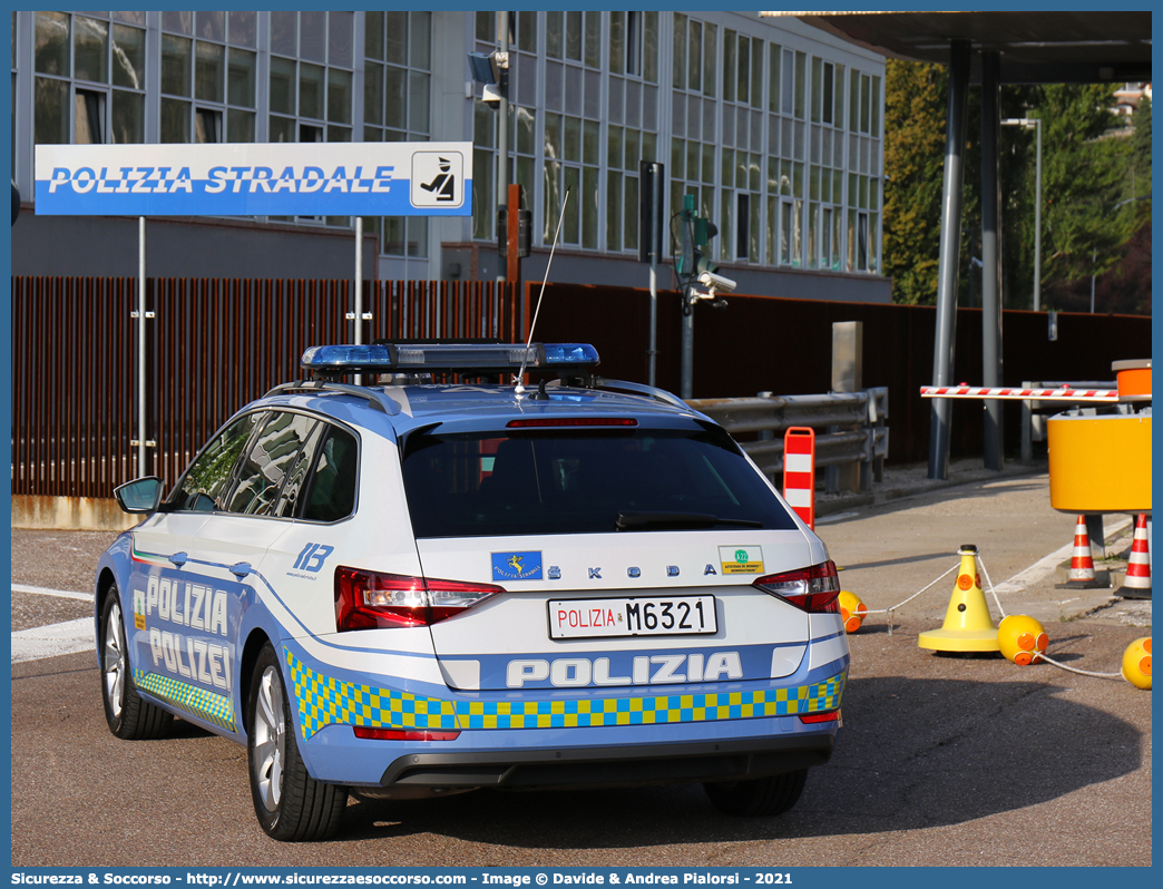 Polizia M6321
Polizia di Stato
Polizia Stradale
Autostrada del Brennero S.p.A.
Skoda Superb Wagon 4x4 III serie restyling
Allestitore Focaccia Group S.r.l.
Parole chiave: PS;P.S.;Polizia;di;Stato;Stradale;Autostrada del Brennero S.p.A.;Brenneroautobahn A.G.;Skoda;Superb;Wagon;Focaccia